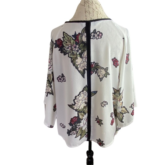 Floral Kimono White Blouse - Picture 5 of 13